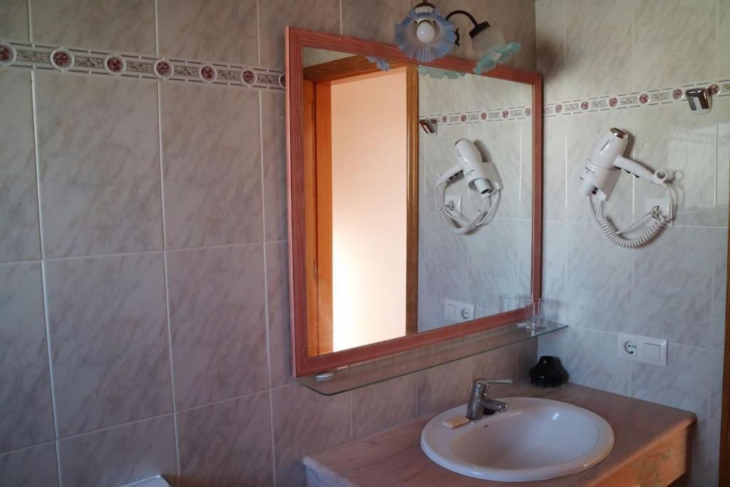 Spectacular Villa With Swimmingpool In Cala Blanca カラ・ブランカ エクステリア 写真